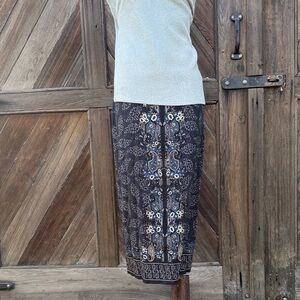 Max Studio Black and Blue Floral Skirt XL NWT